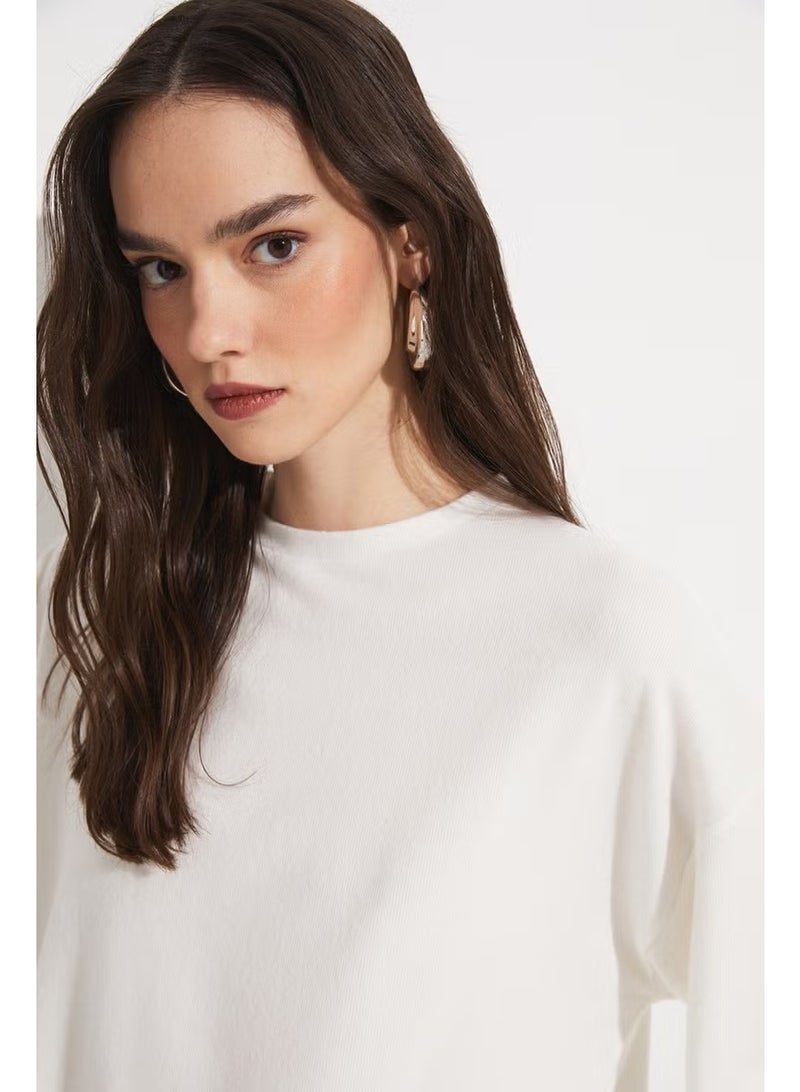 JUNE Women's Regular Fit Crew Neck Long Sleeve Glitter Detailed Knitted Blouse - Image 1